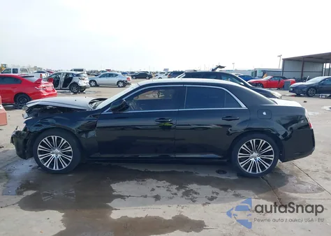 2012 Chrysler 300 S V8 z USA, uszkodzony, nr VIN 2C3CCADT8CH235295